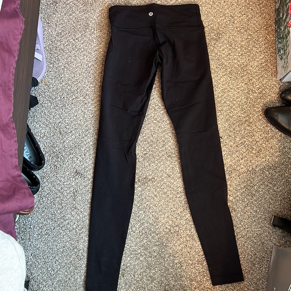 Lululemon wunder under, like new, size 4 - Picture 2 of 3